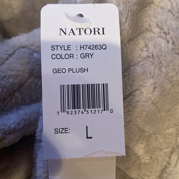 Natori Grey Geo Plush Robe NWT - Picture 8 of 8
